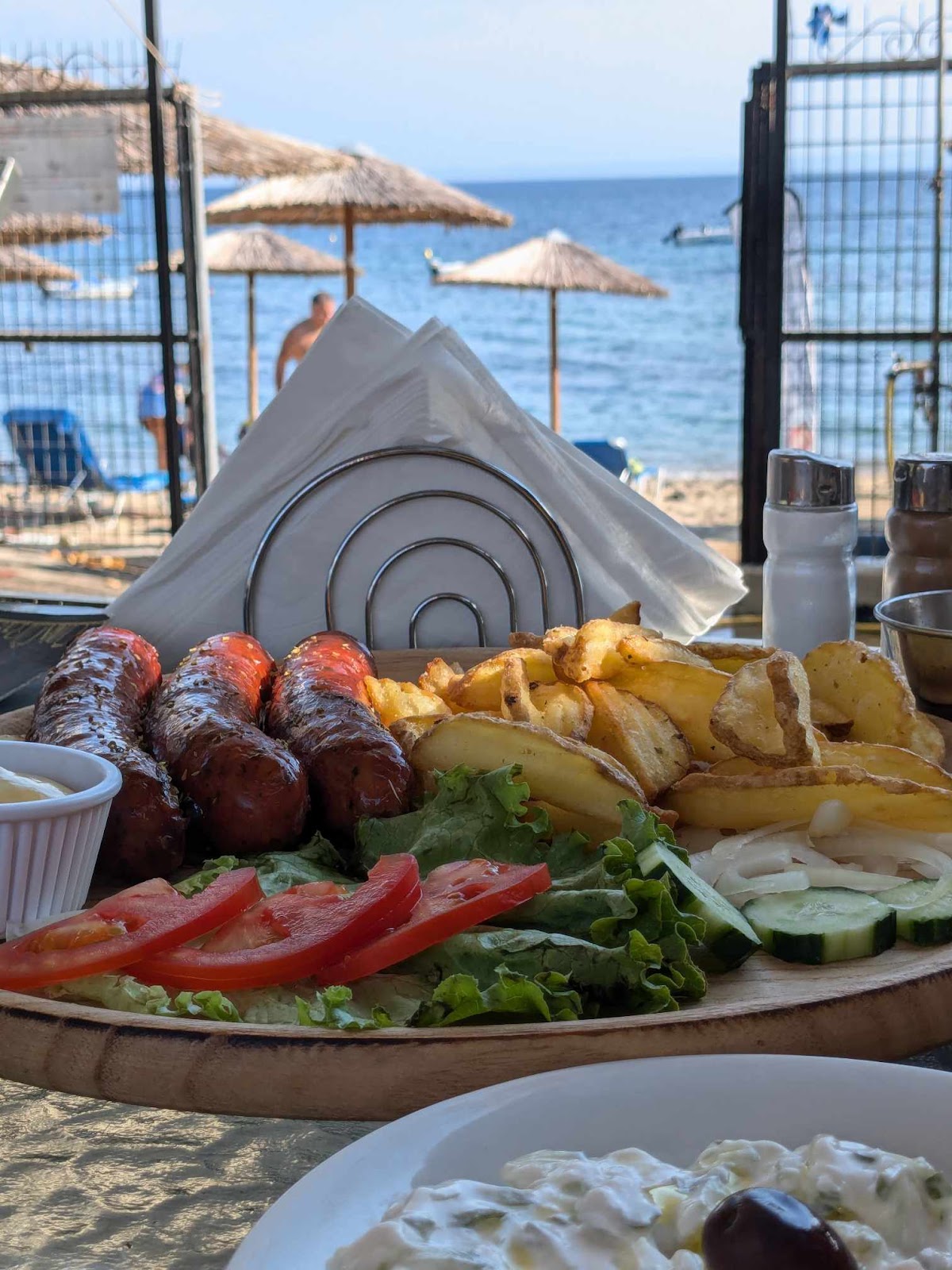 EASY BEACH BAR: Ένα Διαμάντι στη Γερακινή με Βαθμολογία 4.6/5
