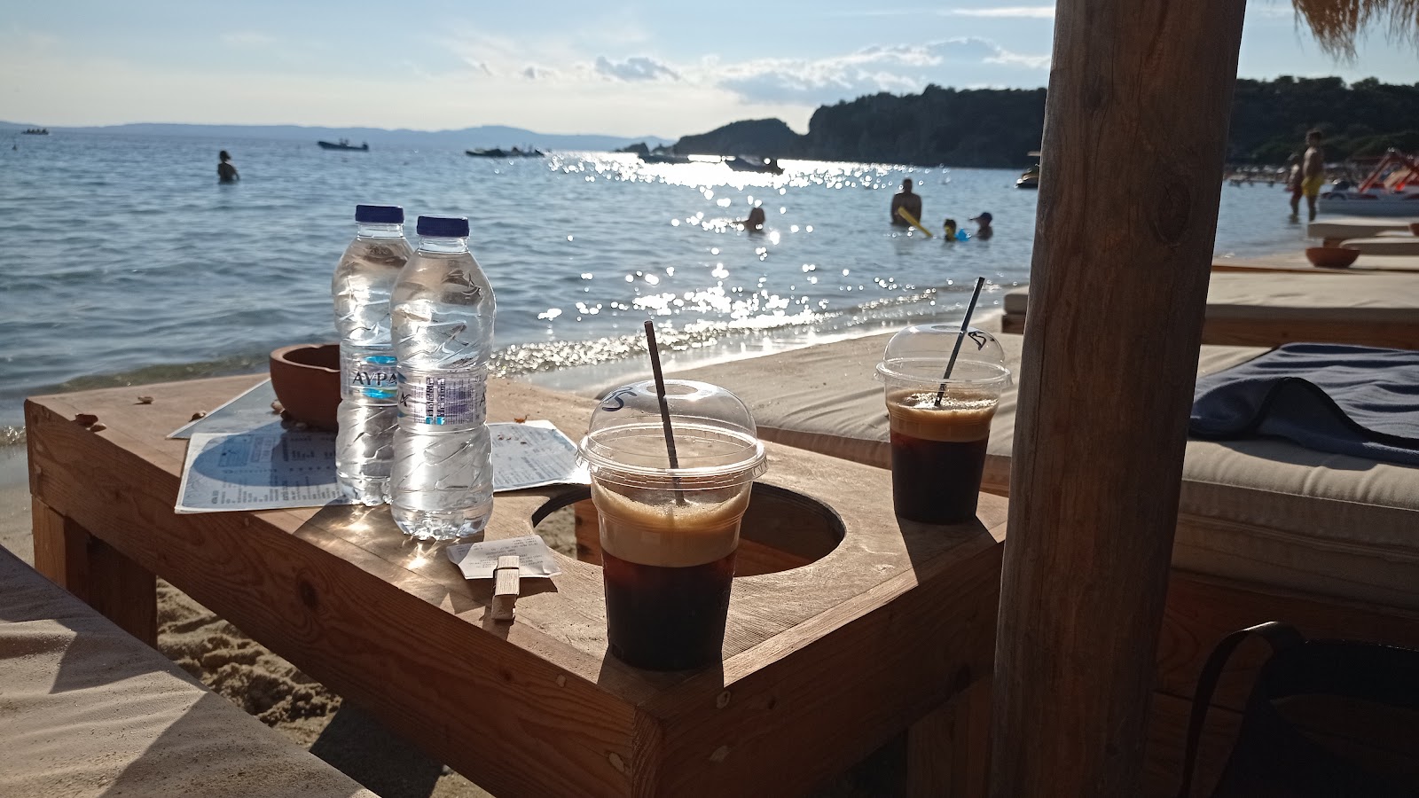 Salt Beach Bar στην Αμουλιανή: Μια Υπέροχη Εμπειρία με Βαθμολογία 4.1