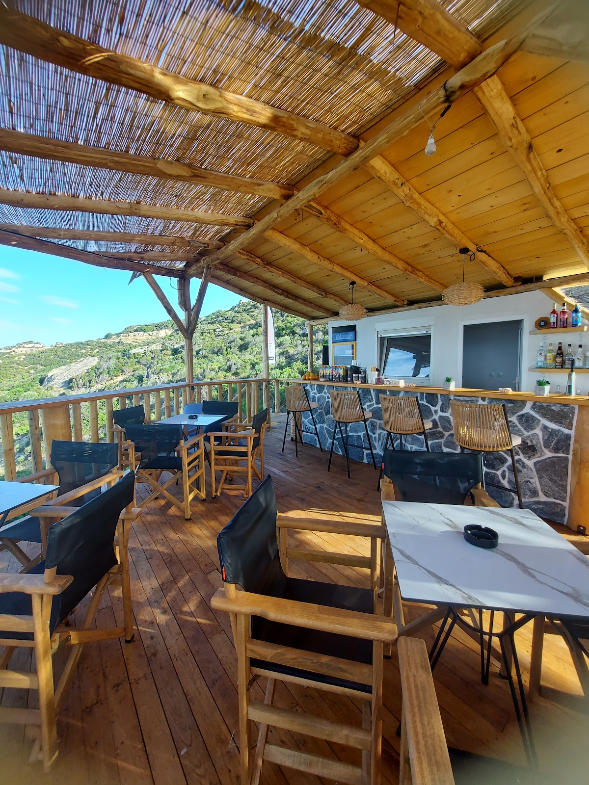 Bar Thea Beach Bar Kriaritsi: Ένας Παράδεισος στη Σιθωνία