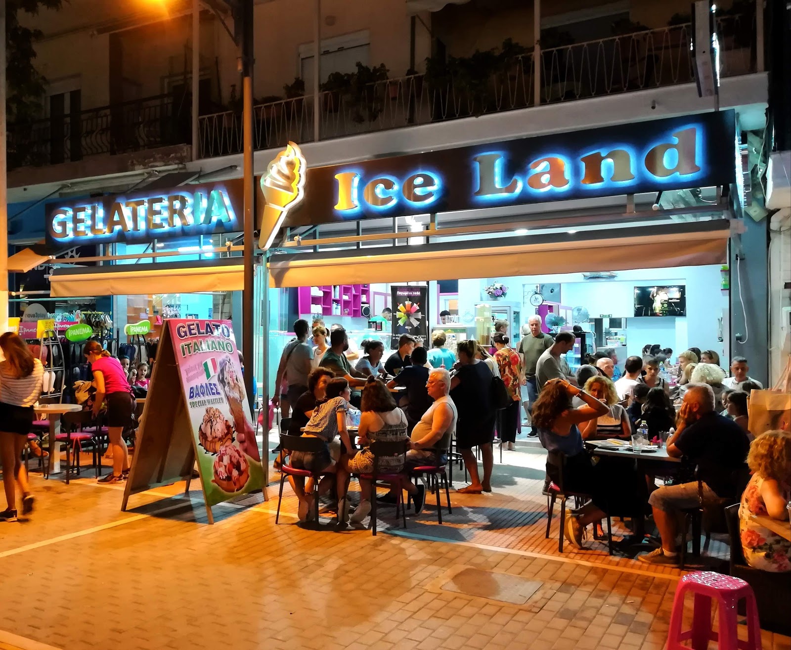 Καφετέρια Ice Land στη Νέα Καλλικράτεια, Χαλκιδικής με βαθμολογία 4.6/5