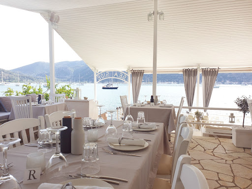 Seaside Restaurant & Apartments