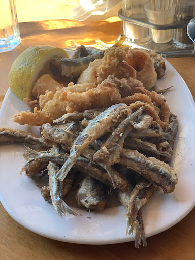 Στη Ζούλα Μεζεδοπωλείο ουζερί Cafe