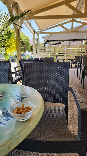 Yacht Cafe