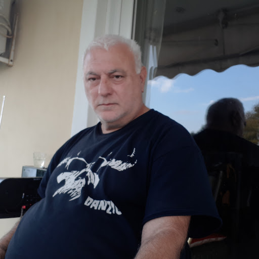 Cafeνειον " Ο γιος του τακη "
