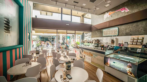 dezāto Snack Bar