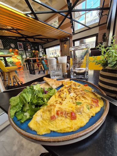 Escuela book cafe