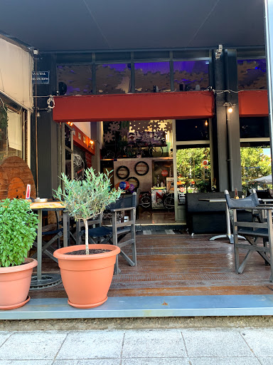 Garage caffe bar