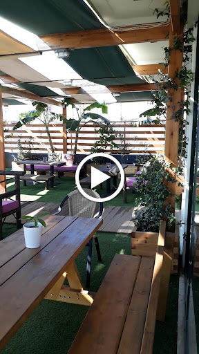 Garden cafe-bar