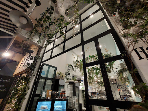 Happynest Cafe