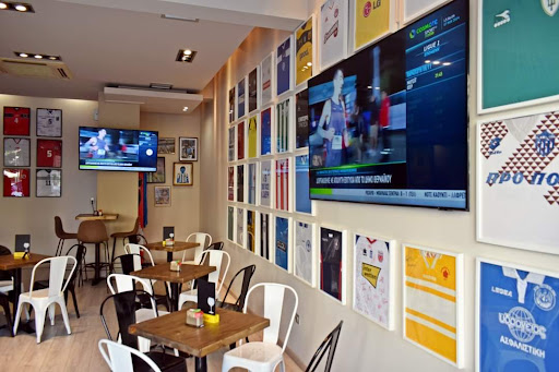 HAT TRICK Sports Café - Pub