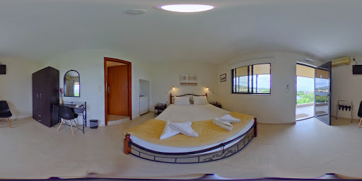 Jo Marinis Rooms