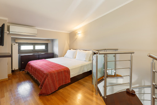 ΜELON SUITES
