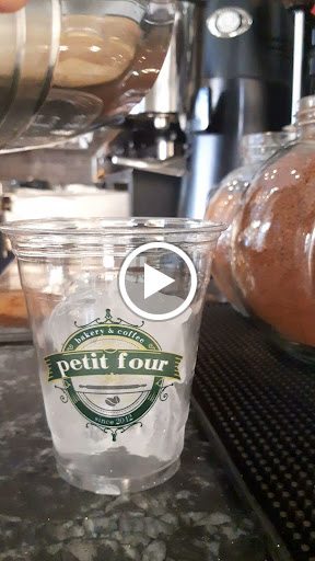 Petit-four