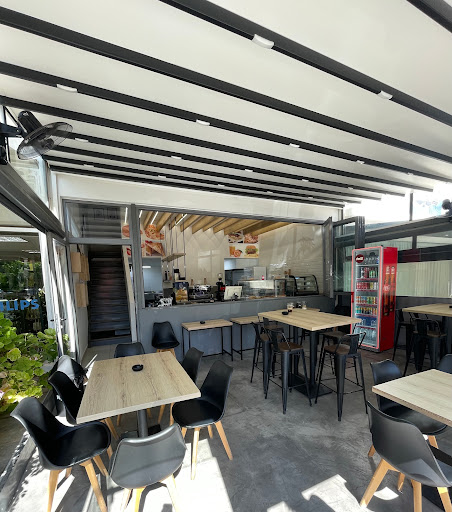 Soullazzo Cafe and Bites