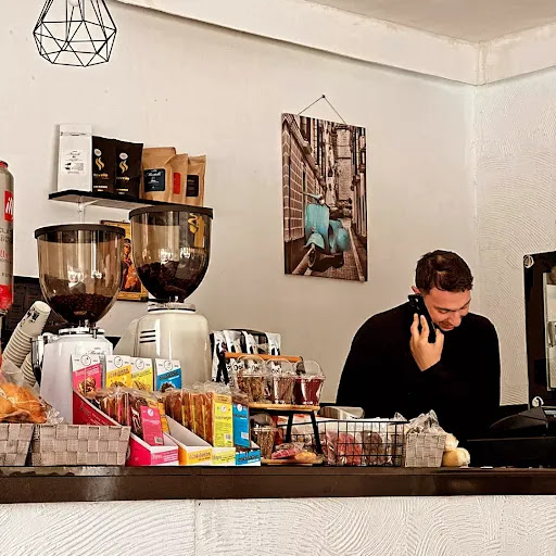 ΤΟ ΚΟΥΤΑΚΙ coffee and pastry shop