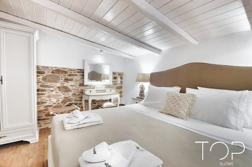 TOP SUITES SYROS