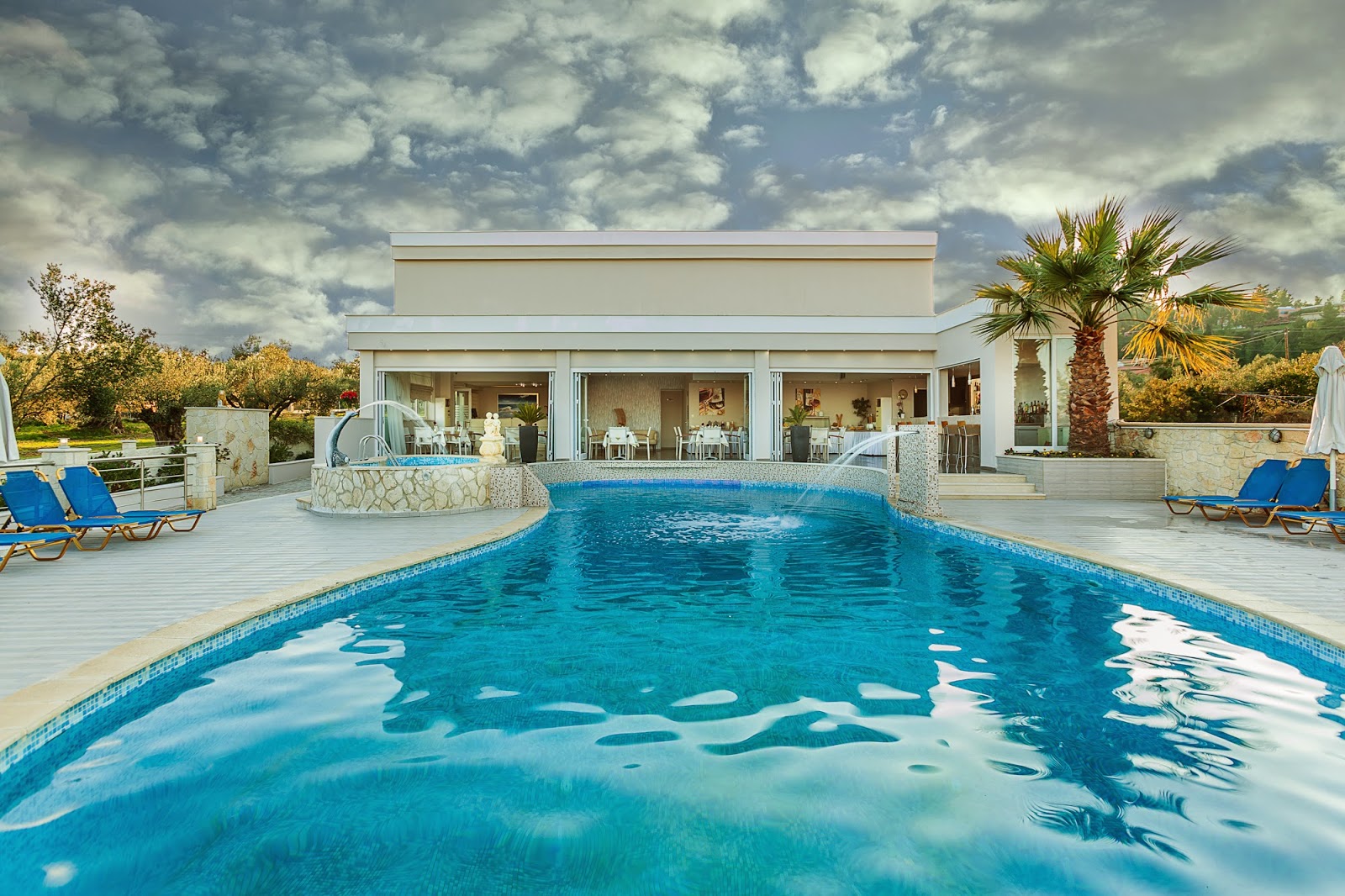 Το Εστιατόριο Anna Hotel στην Παλούρι Χαλκιδικής με βαθμολογία 4.6/5