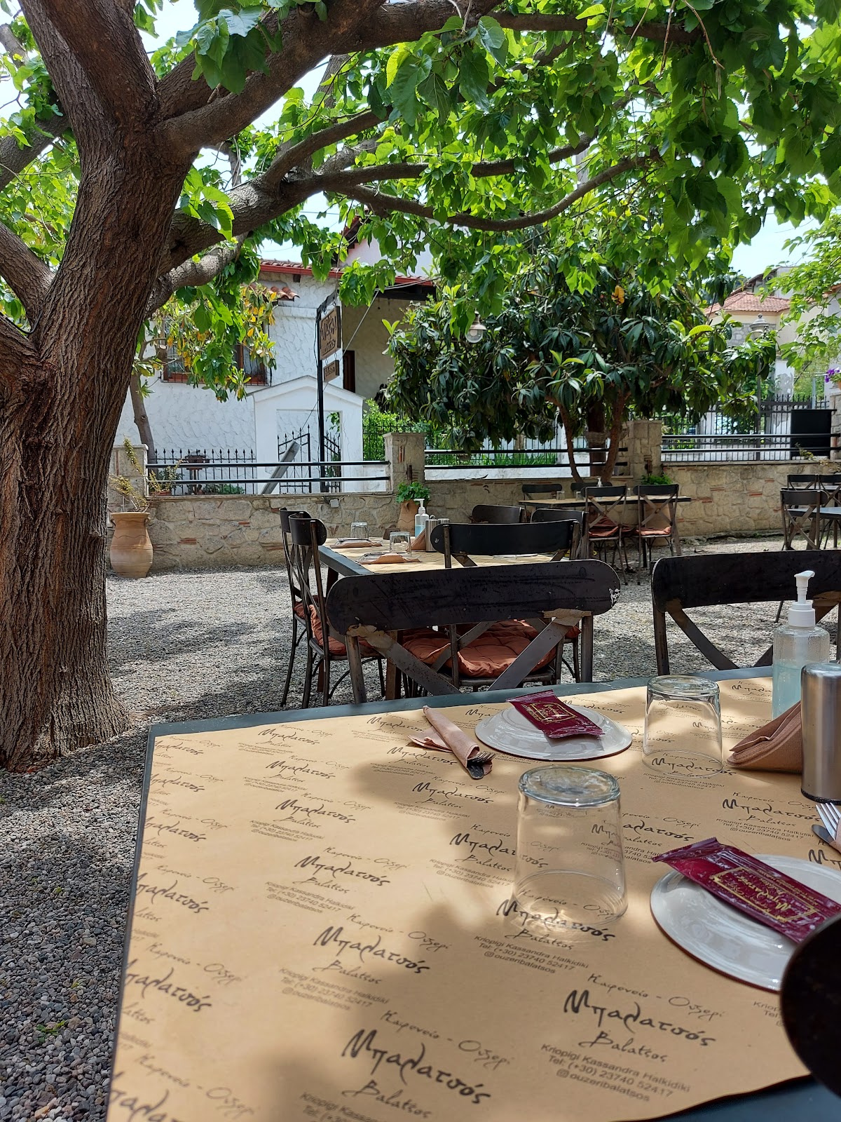 Εστιατόριο Ouzo Balatsos στην Κρυοπηγή, Χαλκιδική