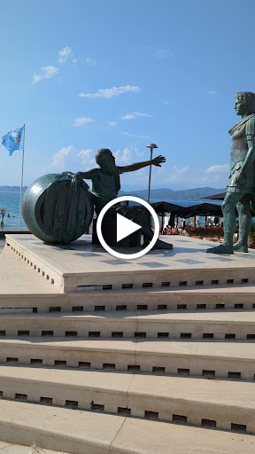 Άγαλμα Μεγάλου Αλέξανδρου και Διογένη