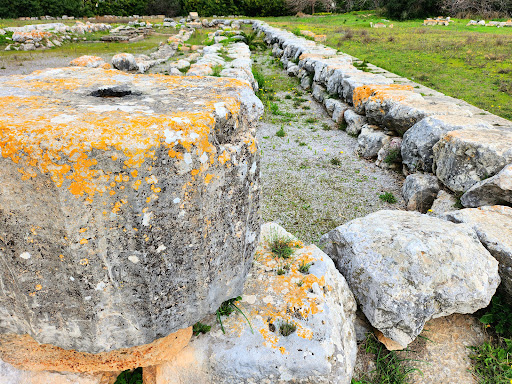 Ναός Δαφνηφόρου Απόλλωνος