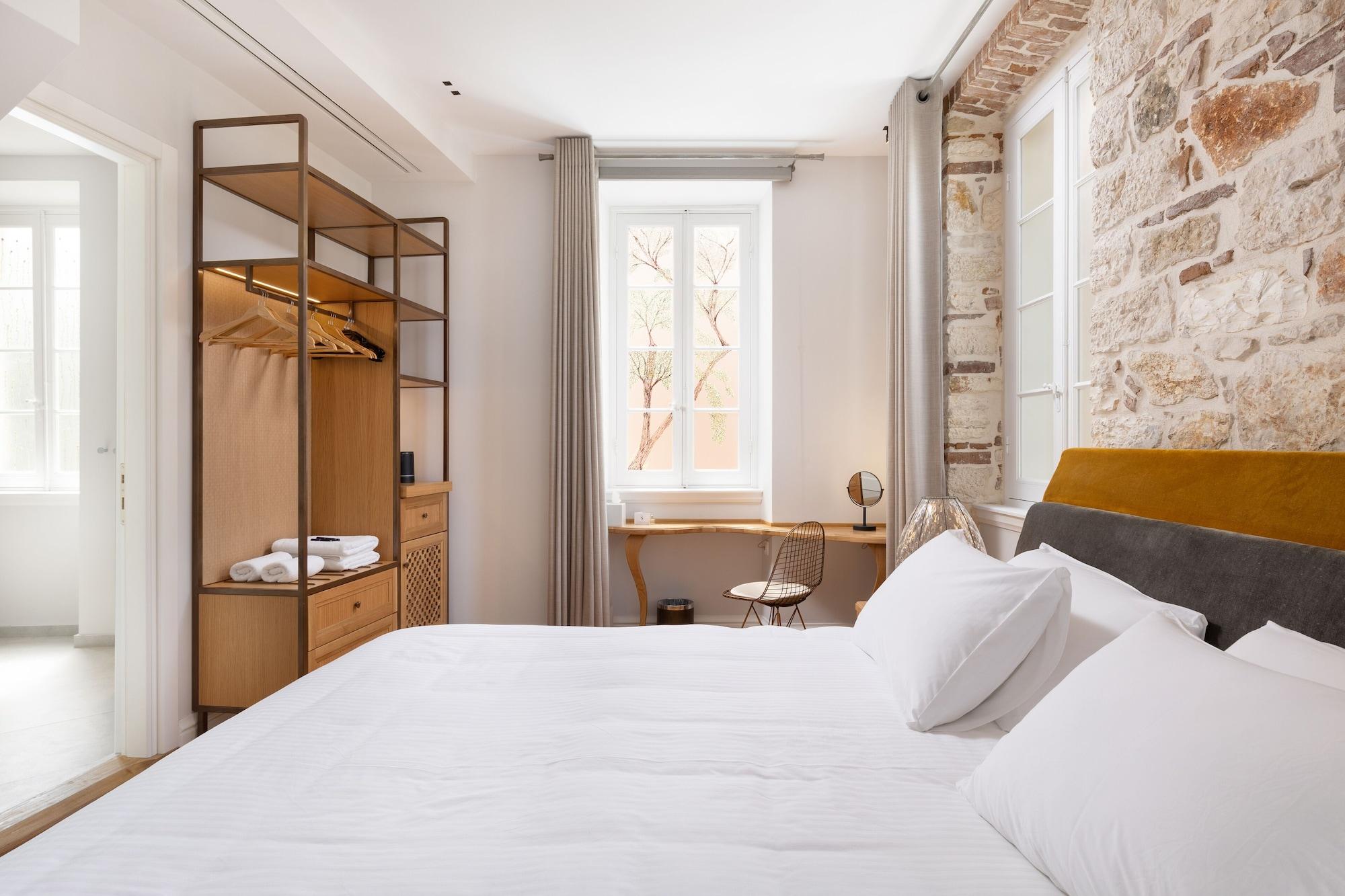 Acanthus Blue Hotel