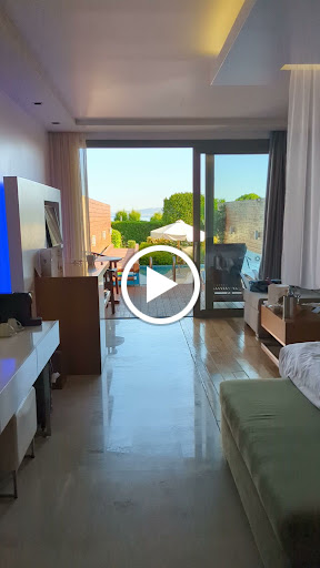 Amus Suites
