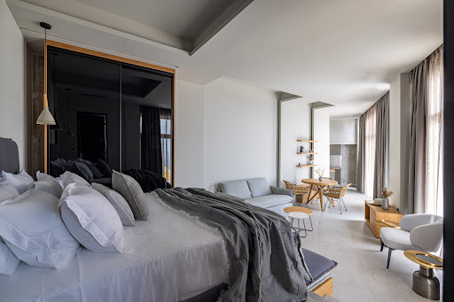Anadeo Villas & Suites