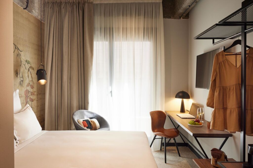 Anise, Aluma Hotel & Resort