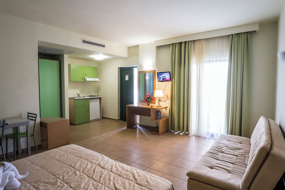 Athina Beach Hotel