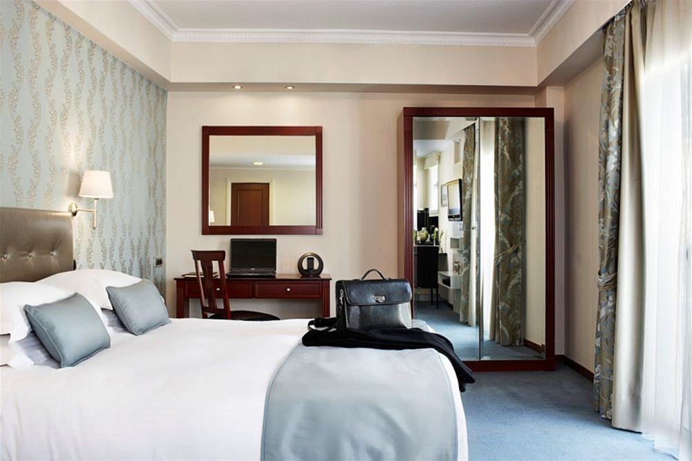AVA Hotel & Suites