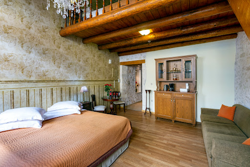 Casa Moazzo Suites & Apartments