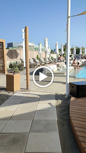 Enorme Teatro Beach Resort