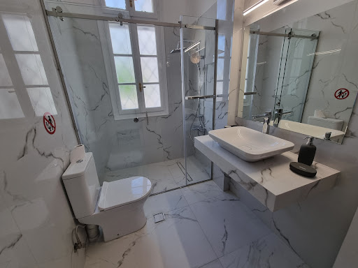Hall Apartments & Rooms