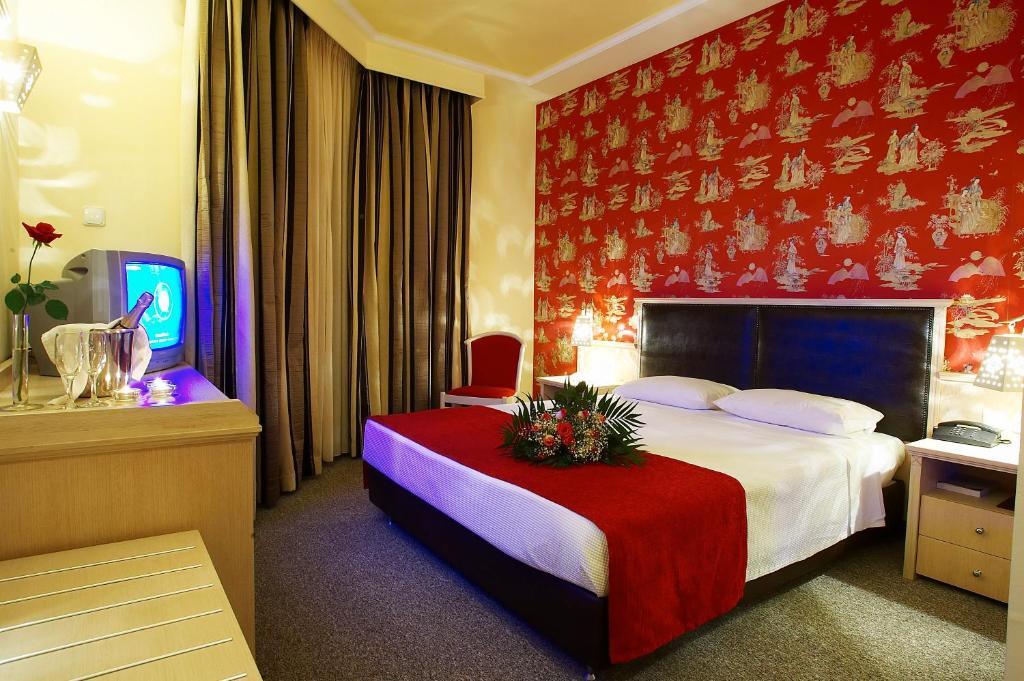 Iris Hotel