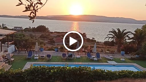 Metaxatos Apartments & Pool Bar