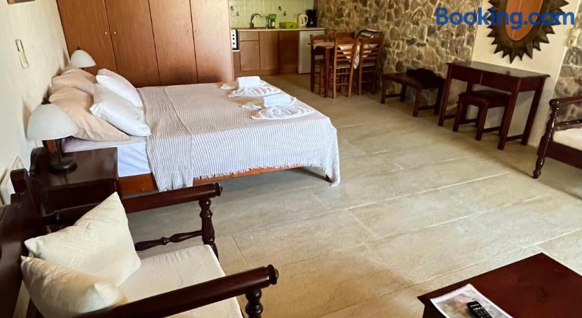 Pantheon Apartments & Studios