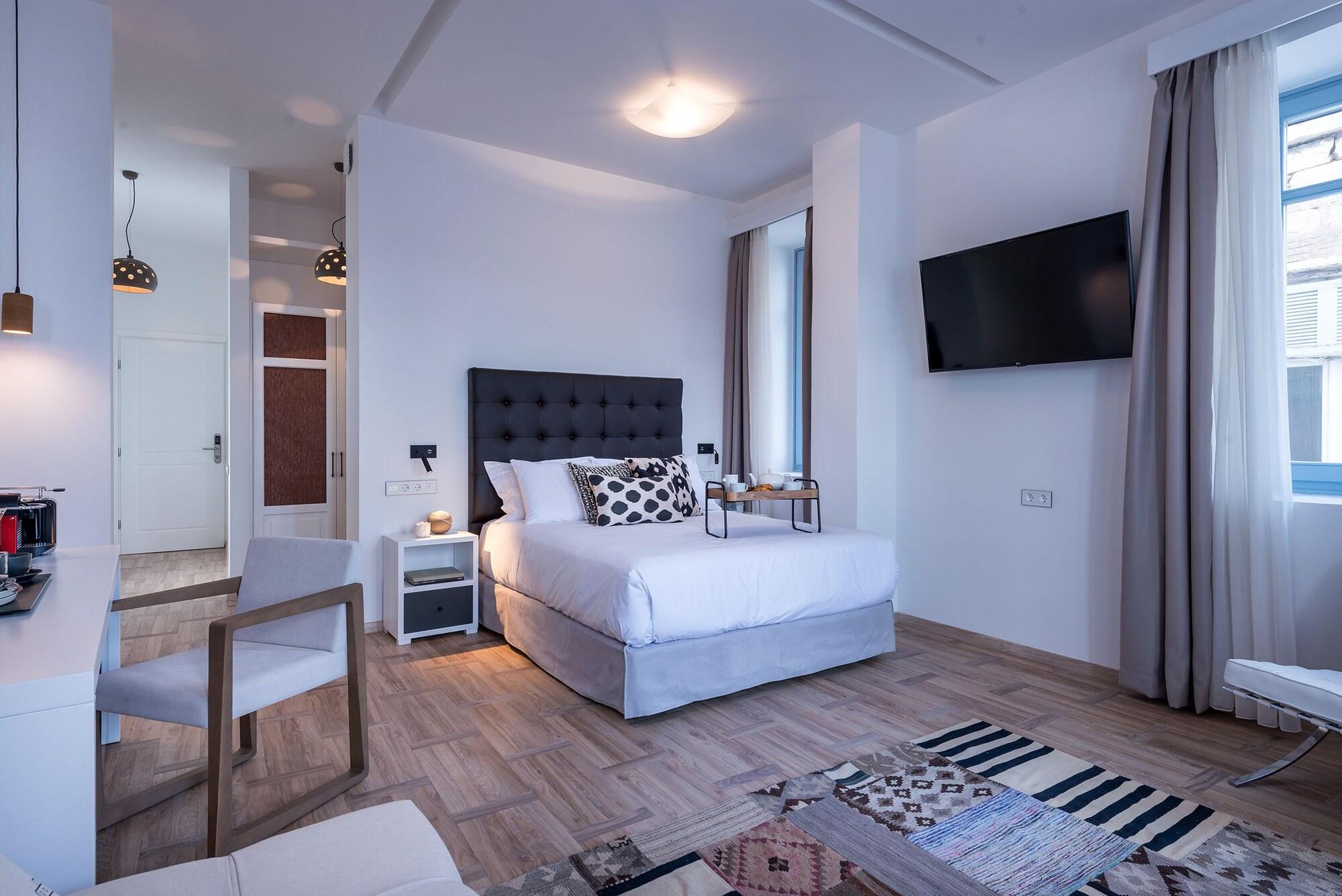 SHAPES LUXURY SUITES