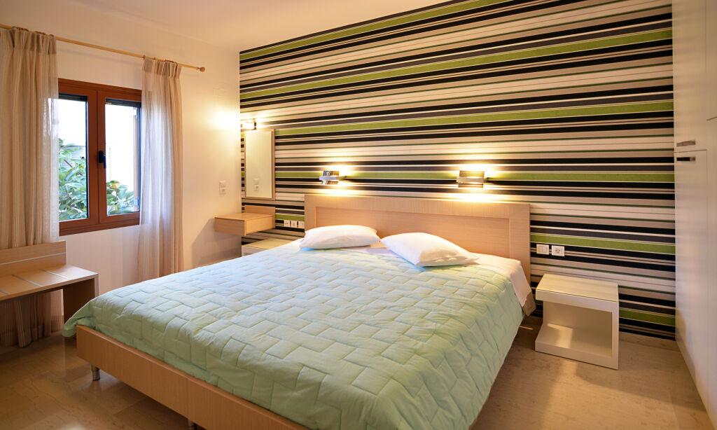 Simon Studios and Apartments