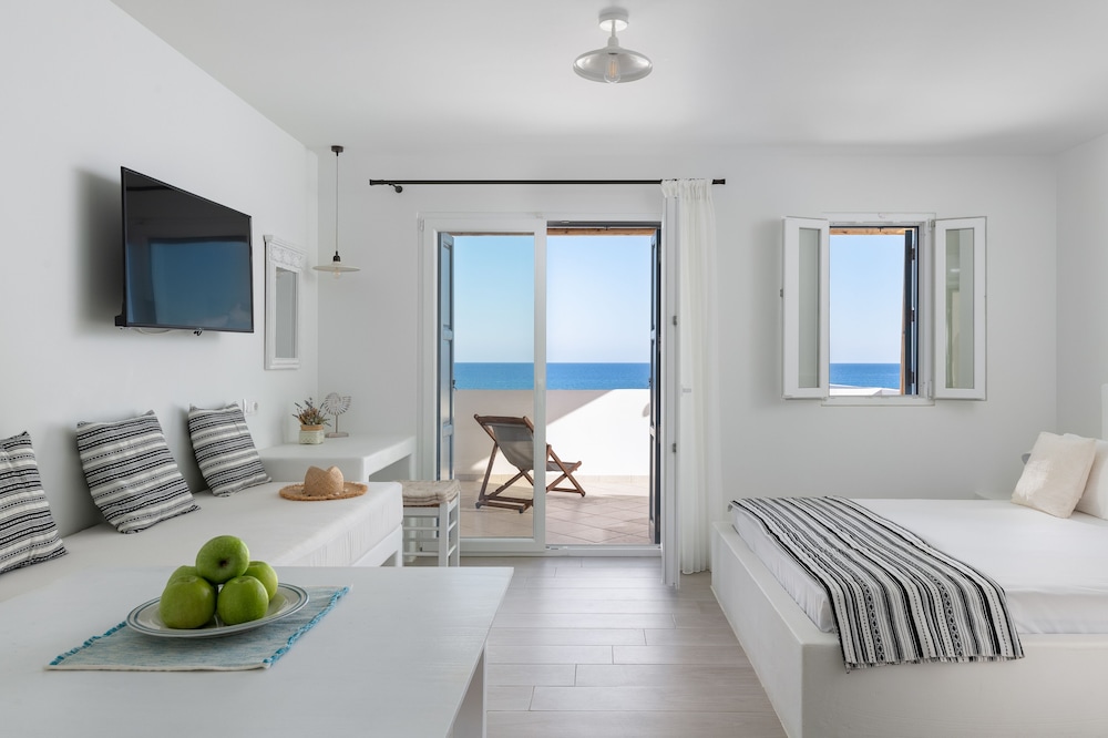 Stegna Akti Luxury Suites & Rooms