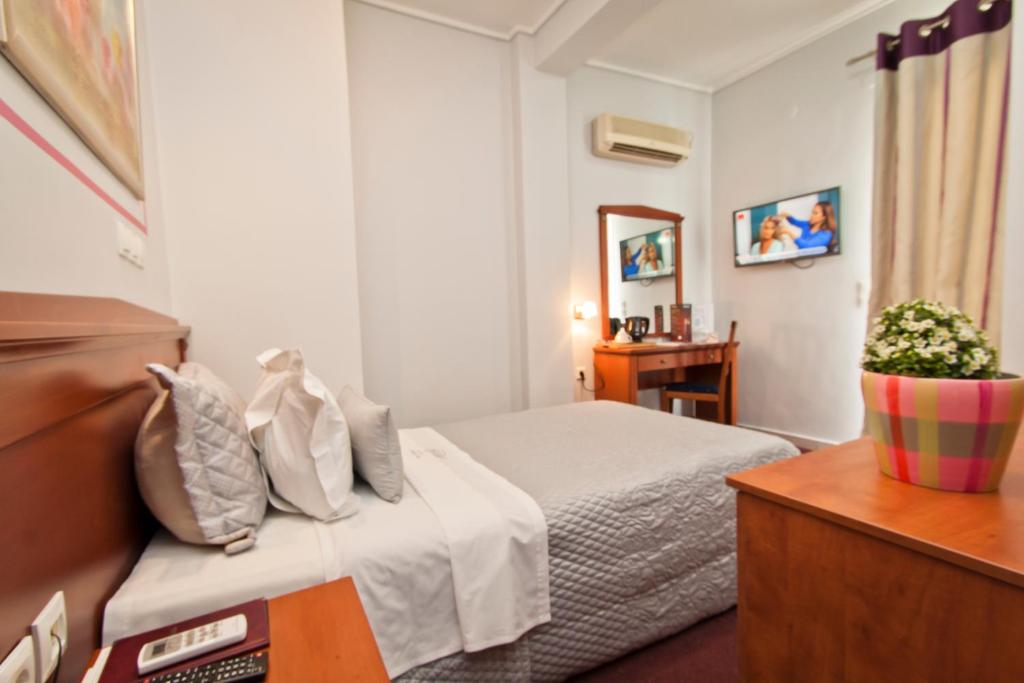 Triton Hotel Piraeus
