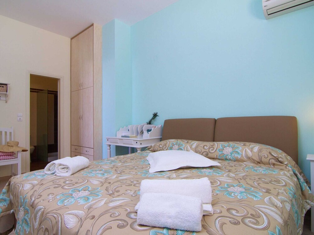 Volakas Beachfront Suites
